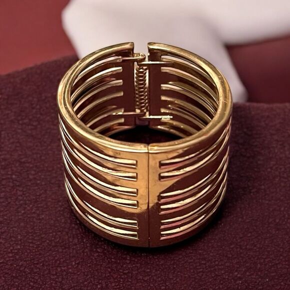 Elegant Noir Gold Tone Cage Bangle NWOT - Picture 2 of 3